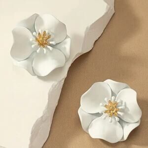 White Metal Flower Earrings